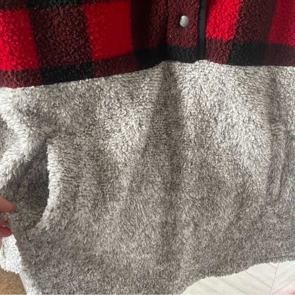 Maurices Gray Buffalo Plaid Yoke Snap Front Sherpa Pullover Sweatshirt Size 2X - Picture 4 of 7